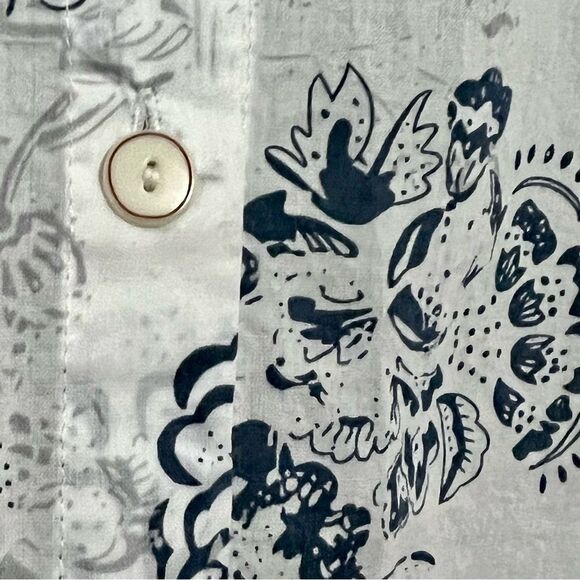 Coastal White Blue Paisley Floral Long Sleeve button Down Oversized Shirt L - Picture 4 of 9